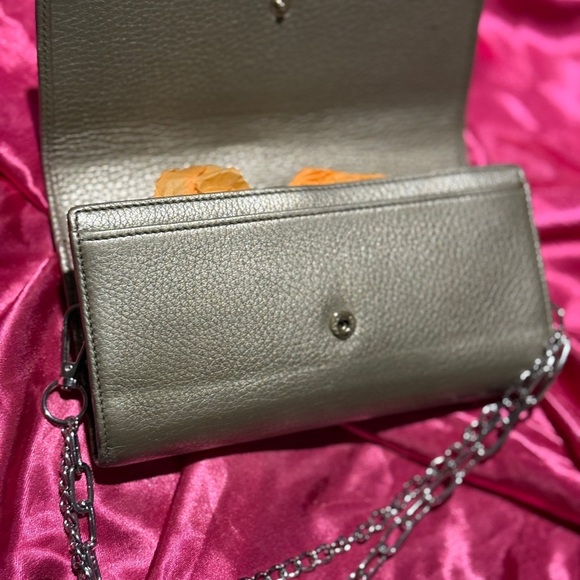 Gucci Silver Clutch with Embossed Logo - Picture 4 of 5